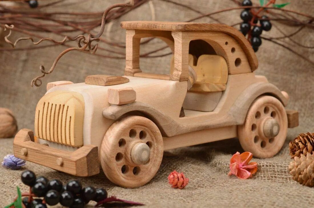 Дерево машина игрушка. Деревянная машина. Игрушка машинка из дерева. Маленькие деревянные машинки. Деревянные игрушки.