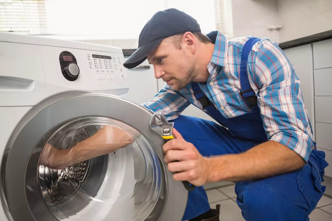 Ремонт стиральной машинки замена. Repair washing Machine Bosch. Мастер стиральных машин. Ремонтник стиральных машин. Починка стиральной машины.