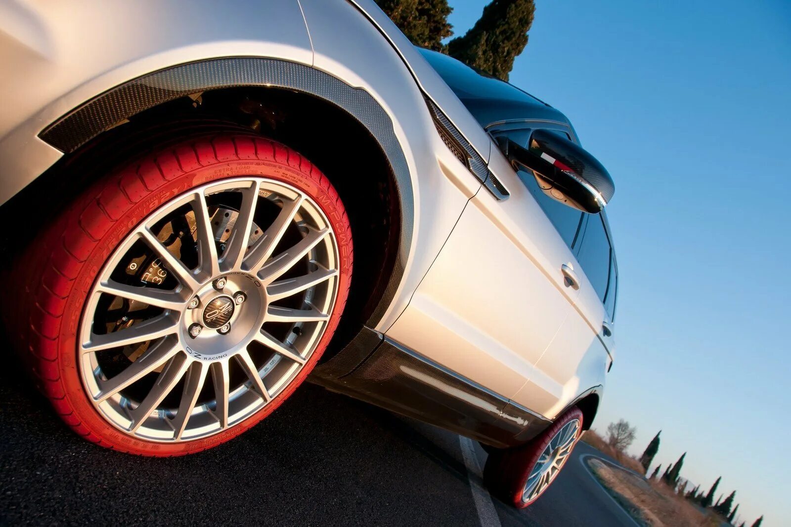 Будут установлены диски или. Bridgestone vaggio r16. колесо машины. диски на машину. шина машины.