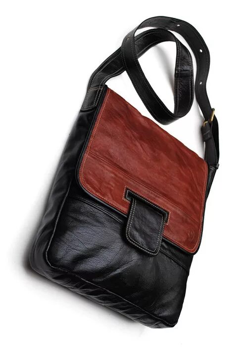 сумка из старой кожаной куртки. сумка из старой кожаной куртки. кожаная сумка из старой кожи. сумка из кожаной куртки. сумка планшет женская кожаная.