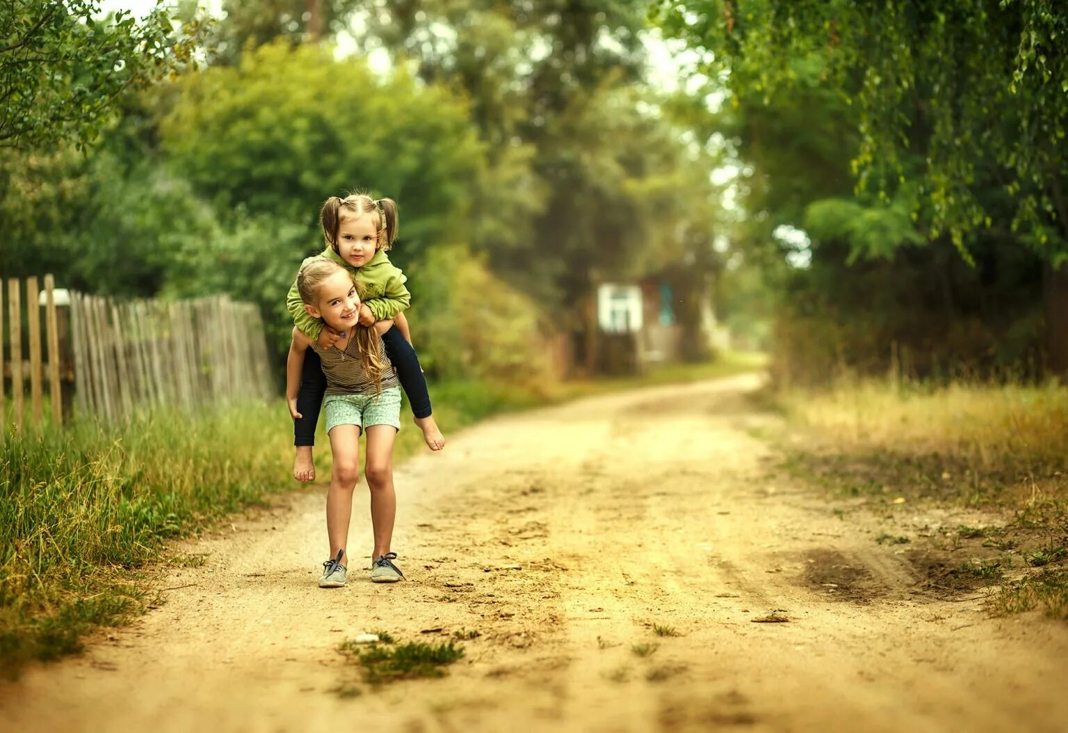 Мама пойдем на улицу. Лето в деревне дети. Дети в деревне на улице. Дети и природа. Дети гуляют.