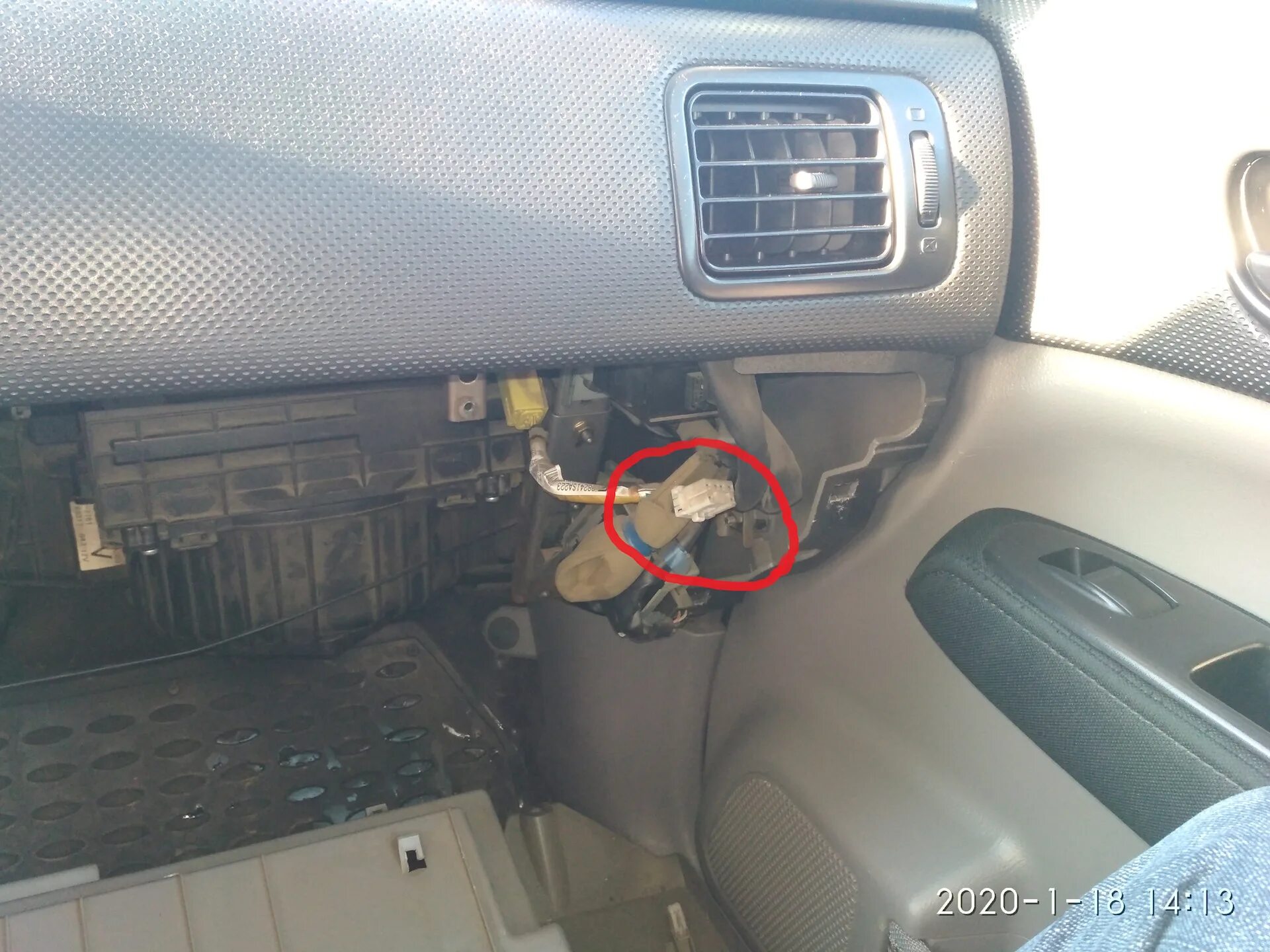 Замена салонного фильтра (инструкция) - Subaru XV (1G), 2 л, 2012 года расходник