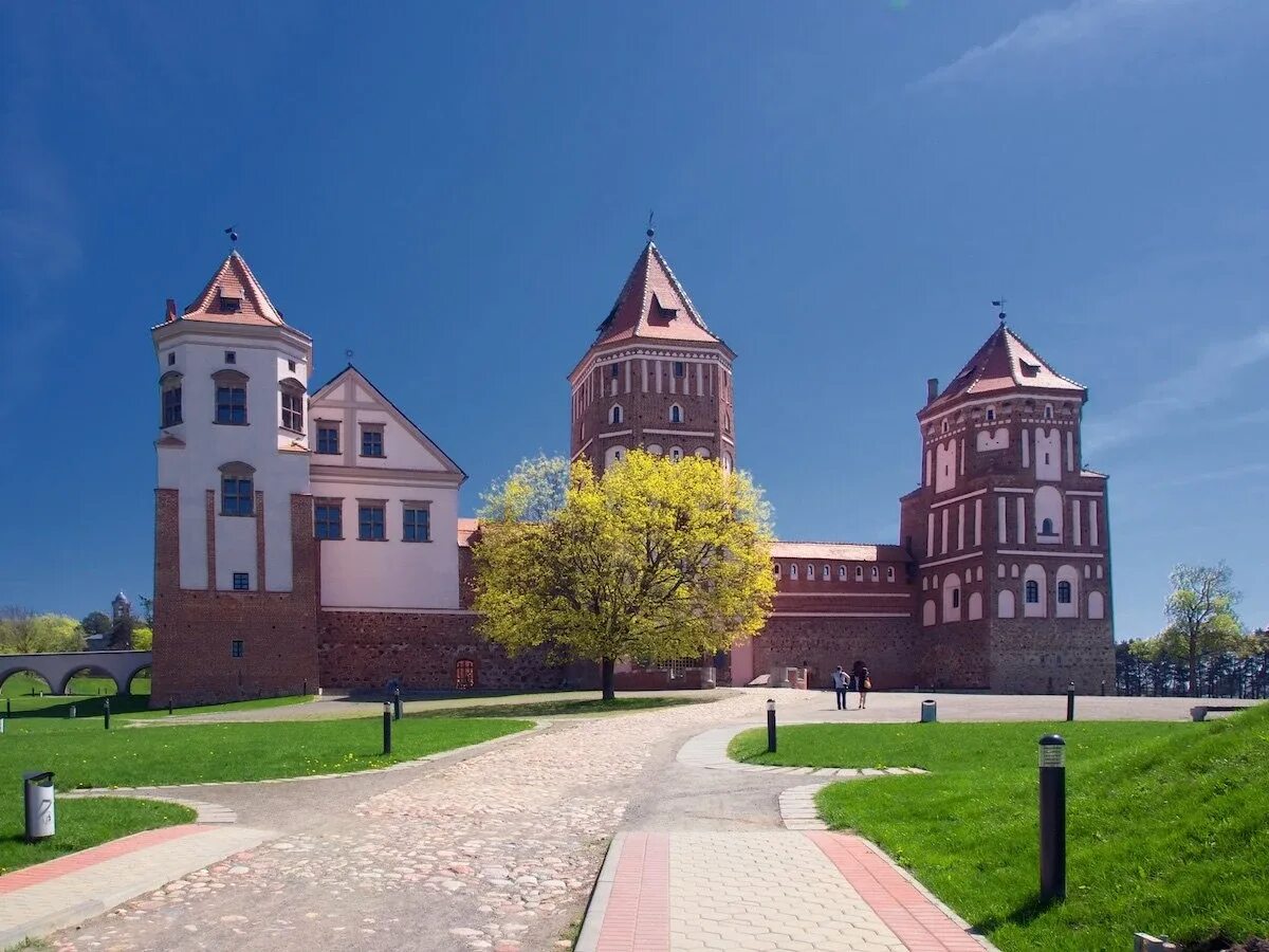 Туры по беларуси из гродно. Достопримечательности белоруссии памятники. замковая церковь (минск). костел святой троицы гервяты. гродно белоруссия достопримечательности.