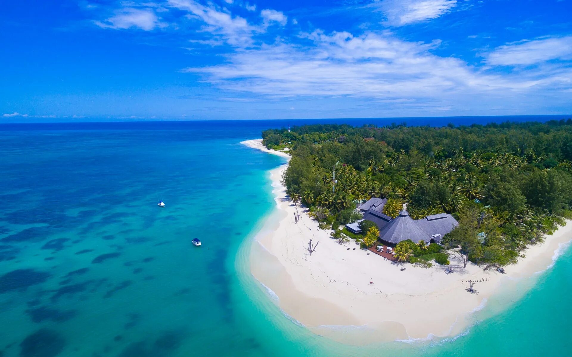 Juizy island. Сейшелы остров Исланд. Denis private Island Seychelles. Остров Дерош.