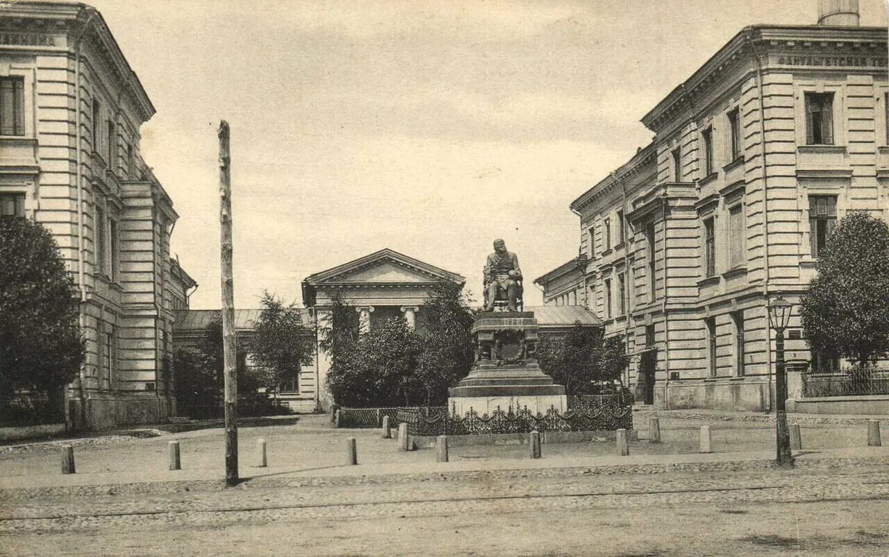 Выехав из хамовников на девичье поле. Клинический городок на девичьем поле. клинический городок на девичьем поле в москве. девичьего поля хамовники. памятник пирогову на девичьем поле.