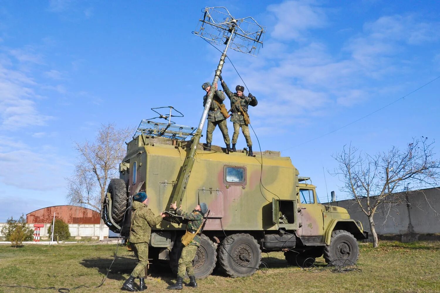 Военная связь статья. Р409 радиостанция. Р-419 радиорелейная станция. Радиорелейная станция 409. Р-409 ЗИЛ 131.