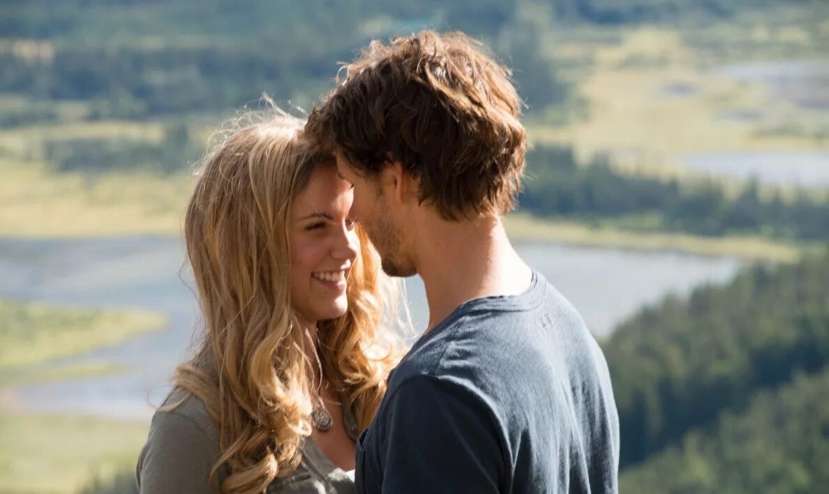 Нежные чувства. Фотосессия пары. Джордж маккэй и его девушка. Спеши любить николас спаркс фильм. Эмилия кларк в фильме до встречи с тобой.