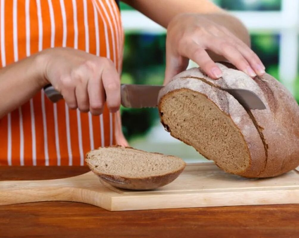 Рыбам можно есть хлеб. Хлеб. Черный хлеб. Хлеб традиционный. Ржаной хлеб.