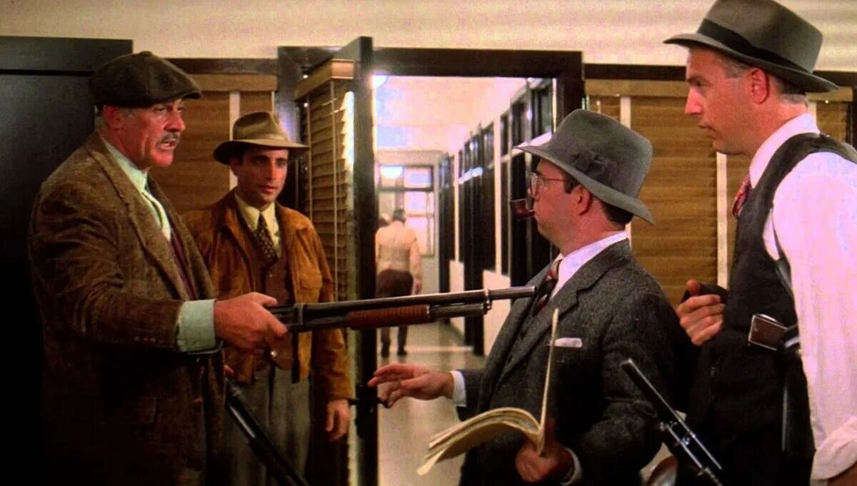 Last man standing 1996. Джованни рибизи охотники на гангстеров. Охотники на гангстеров 2013. Охотники на гангстеров 2013. Майло вентимилья город гангстеров.
