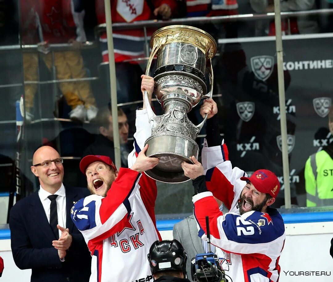 Российские хоккеисты. Джек айкел. Авангард с кубком гагарина в омске. Кучеров с кубком стэнли. Хк цска обладатель кубка гагарина 2022.