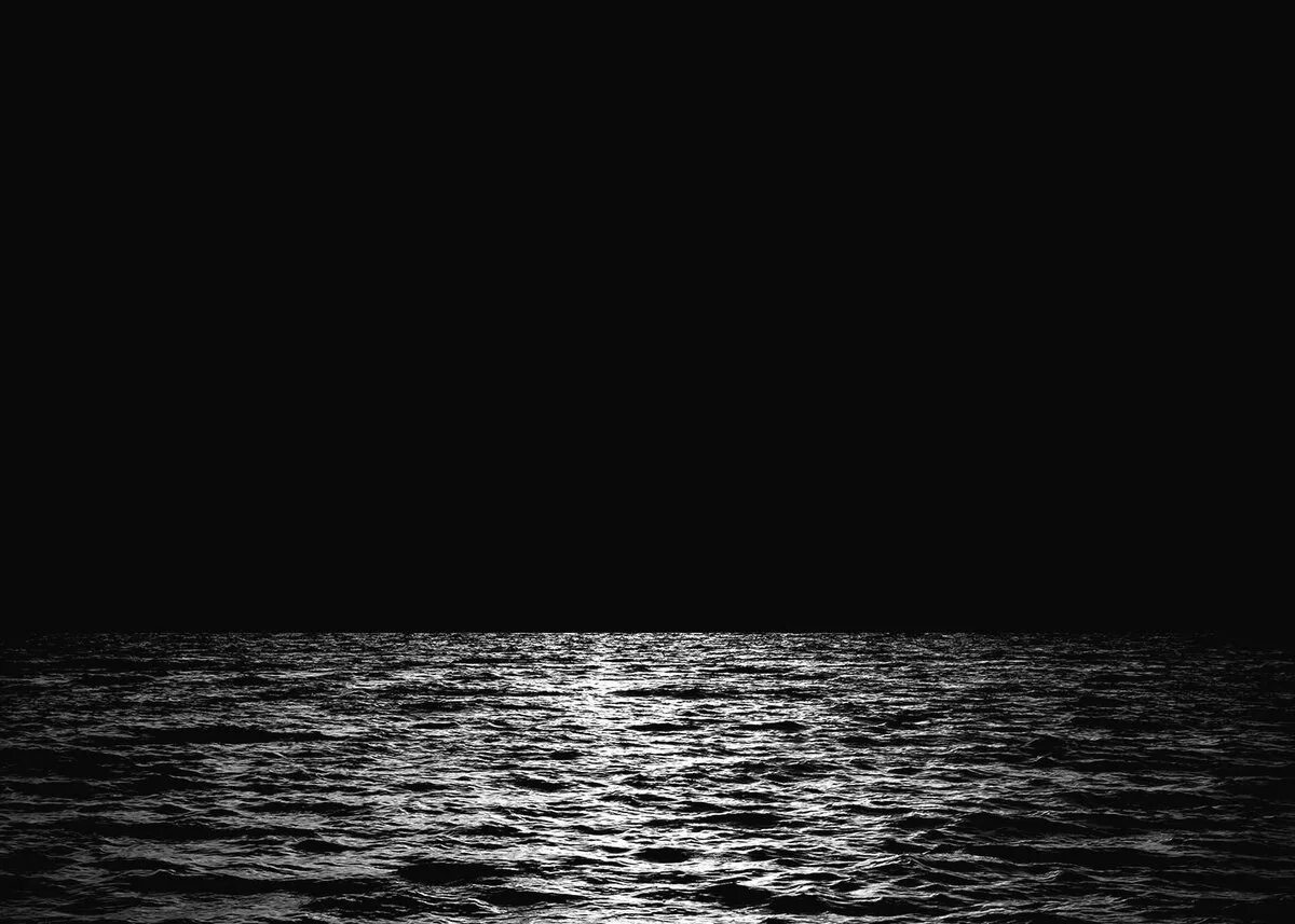 Есть черный океан. Черный океан. Океан на черном фоне. Черная вода. Океан чб.