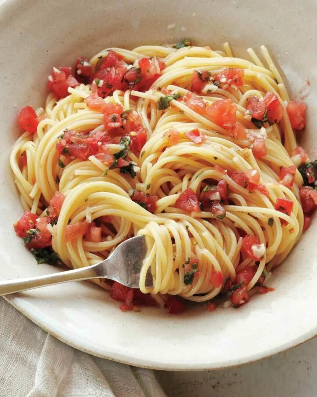 Спагетти Вердуре. Макароны с помидорами и сыром. Спагетти с сыром и помидорами. Спагетти с томатом и сыром. Приготовить пасту рецепт с фото
