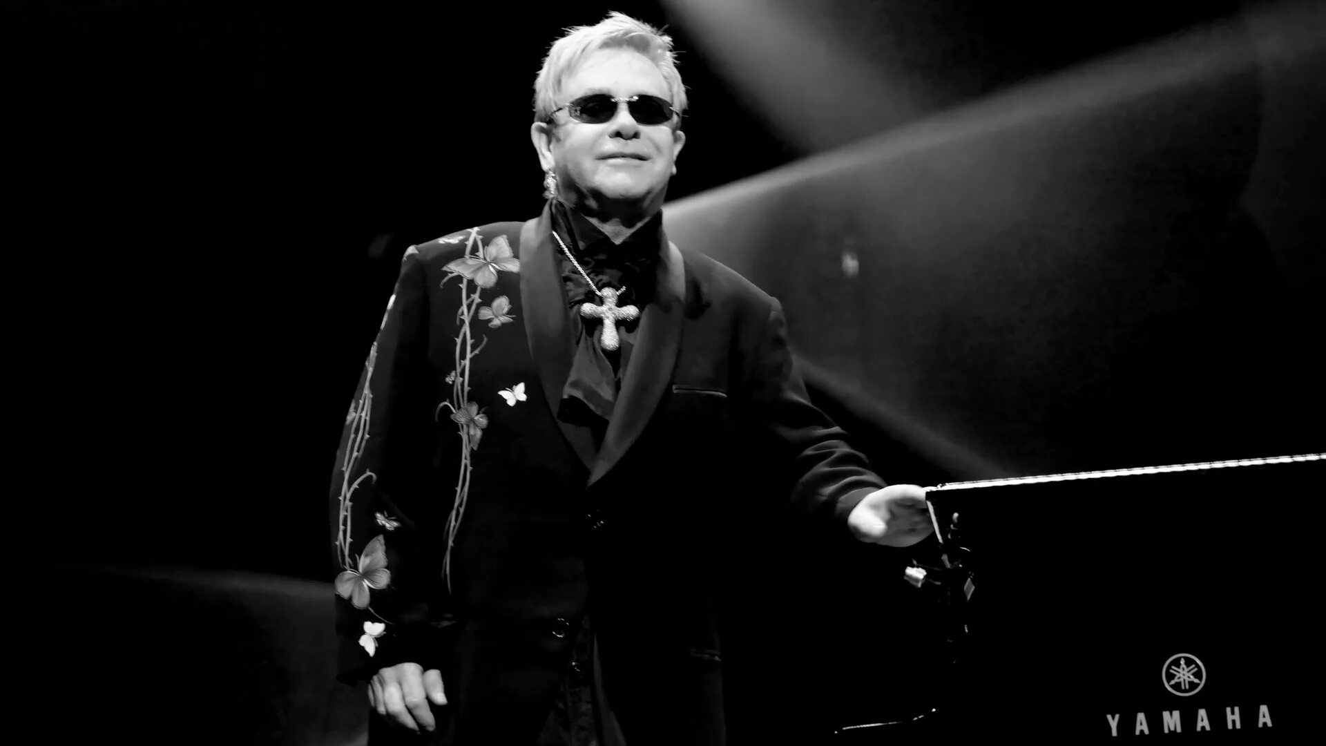Elton john rock. Elton John. Elton John Glam Rock. Elton John 1993. Элтон Джон 1999.