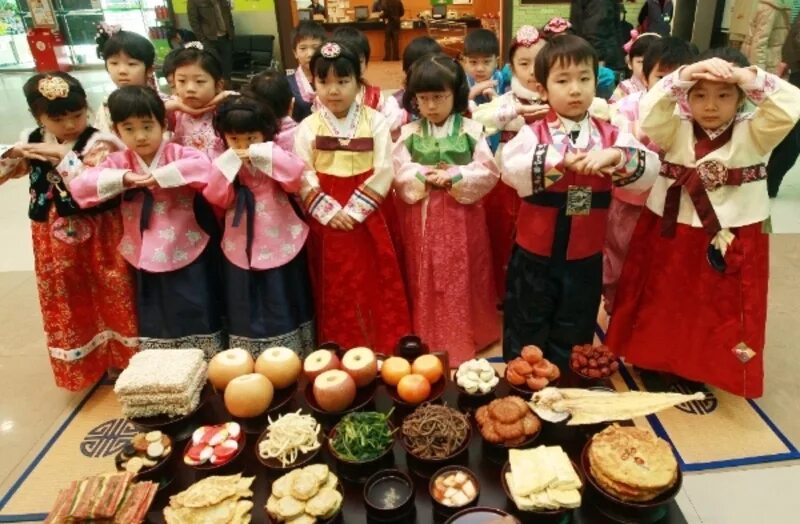 Чхусок в Южной Корее. Южная Корея праздник Чусок. Чхусок праздник в Южной Корее. Фестиваль Чусок в Корее. Korean harvest moon festival