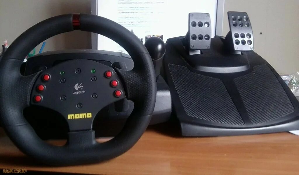 Руль момо рейсинг. Игровой руль Logitech Momo Racing. Руль Logitech Momo Racing Force. Логитеч МОМО руль. Руль игровой Logitech Momo Racing Force feedback.