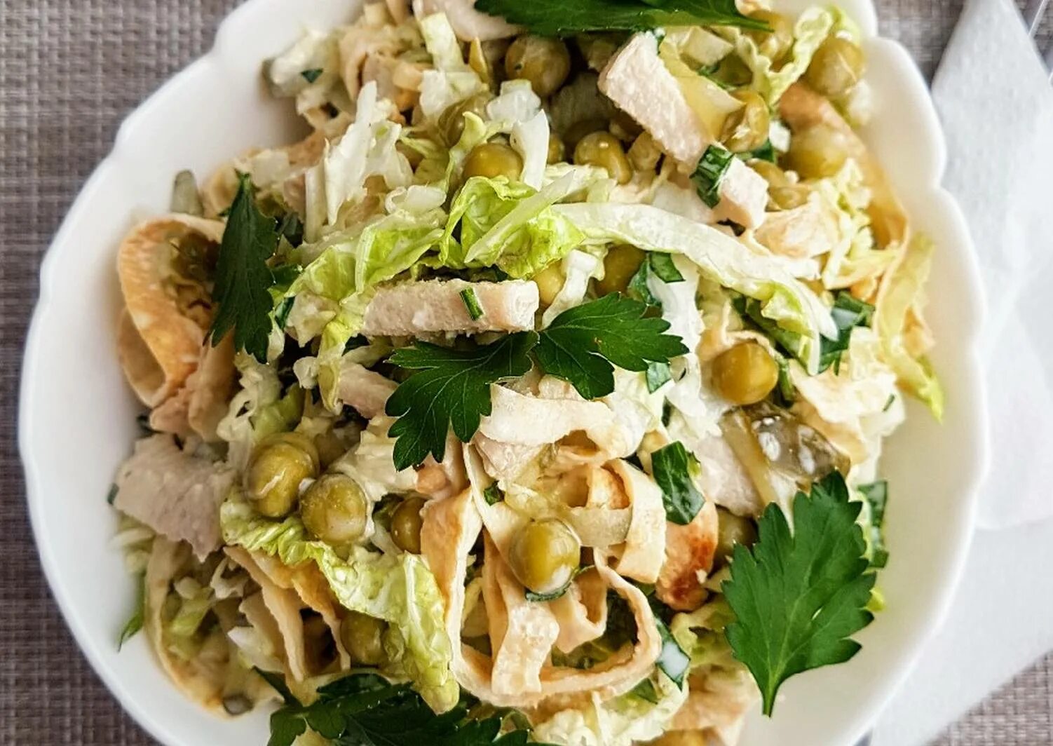 рецепт салата из грудки и пекинской капусты. салат с пекинской капустой и кукурузой и курицей. рецепт салата из грудки и пекинской капусты. салат с пекинской капустой и куриной грудкой. салат с пекинской капустой и куриной грудкой.