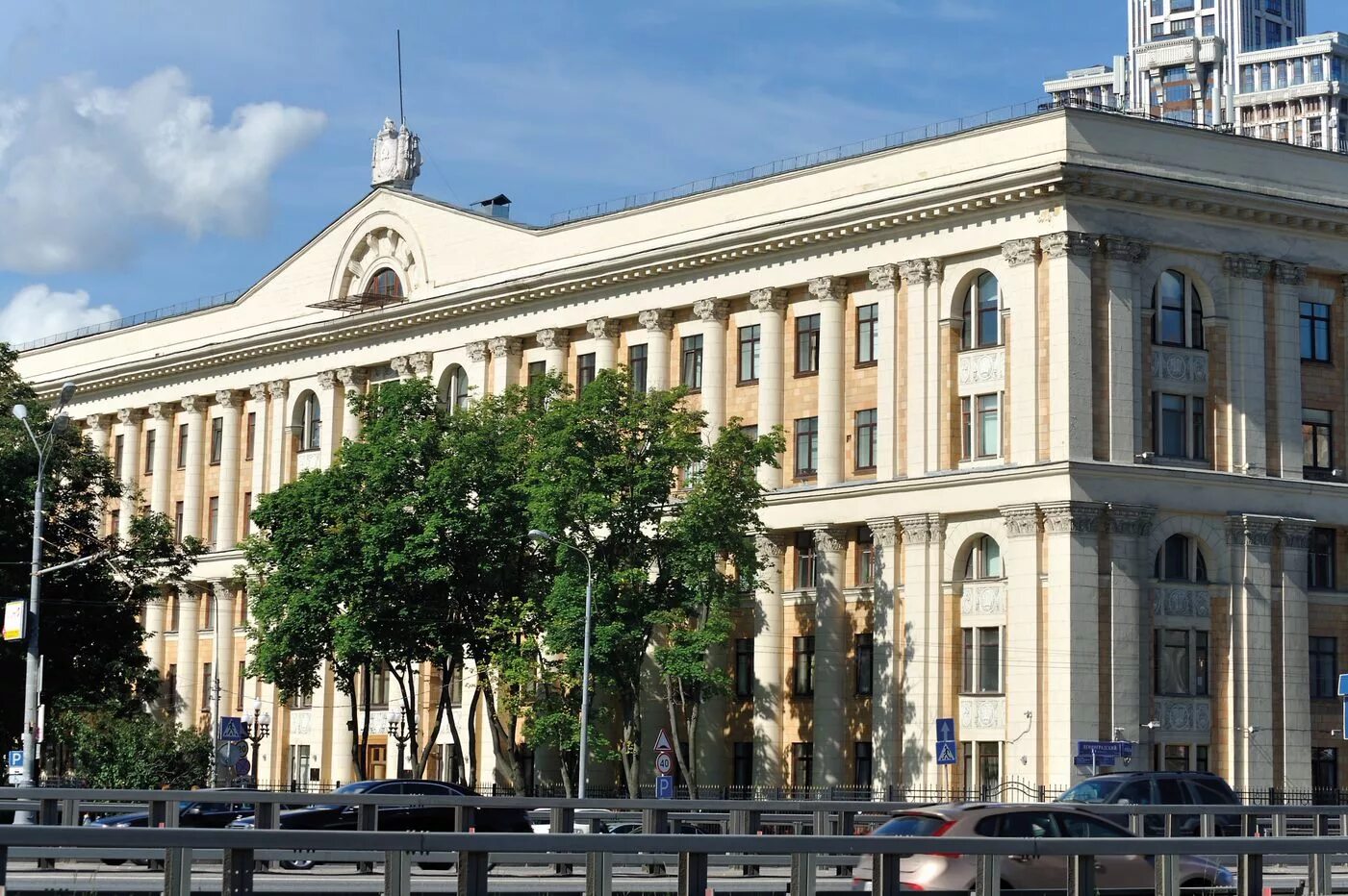 Здание финансового университета