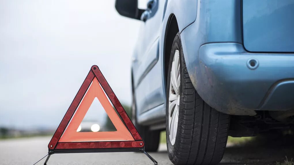 автомобиль "техпомощь". авторемонт на дороге. выездная техпомощь на дороге. техпомощь на дорогах автомобиль. автоволонтеры помогите.