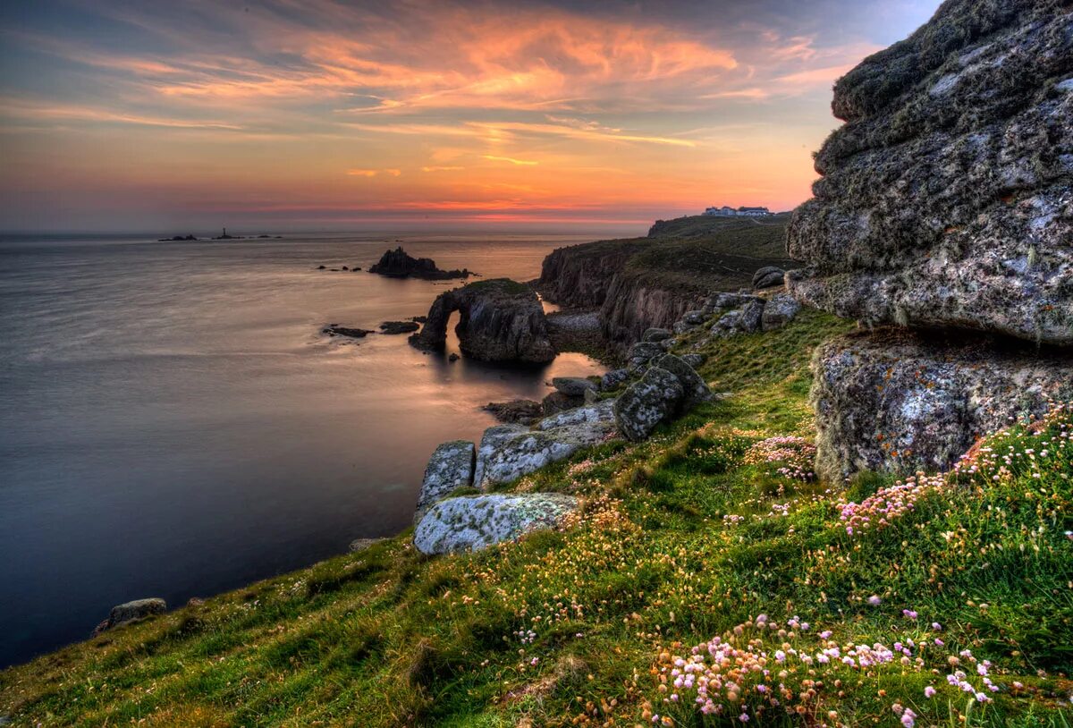 Land's end in cornwall. Нампара корнуолл. Лендс-энд корнуолл. Course s end. Конец парада сериал 2012.