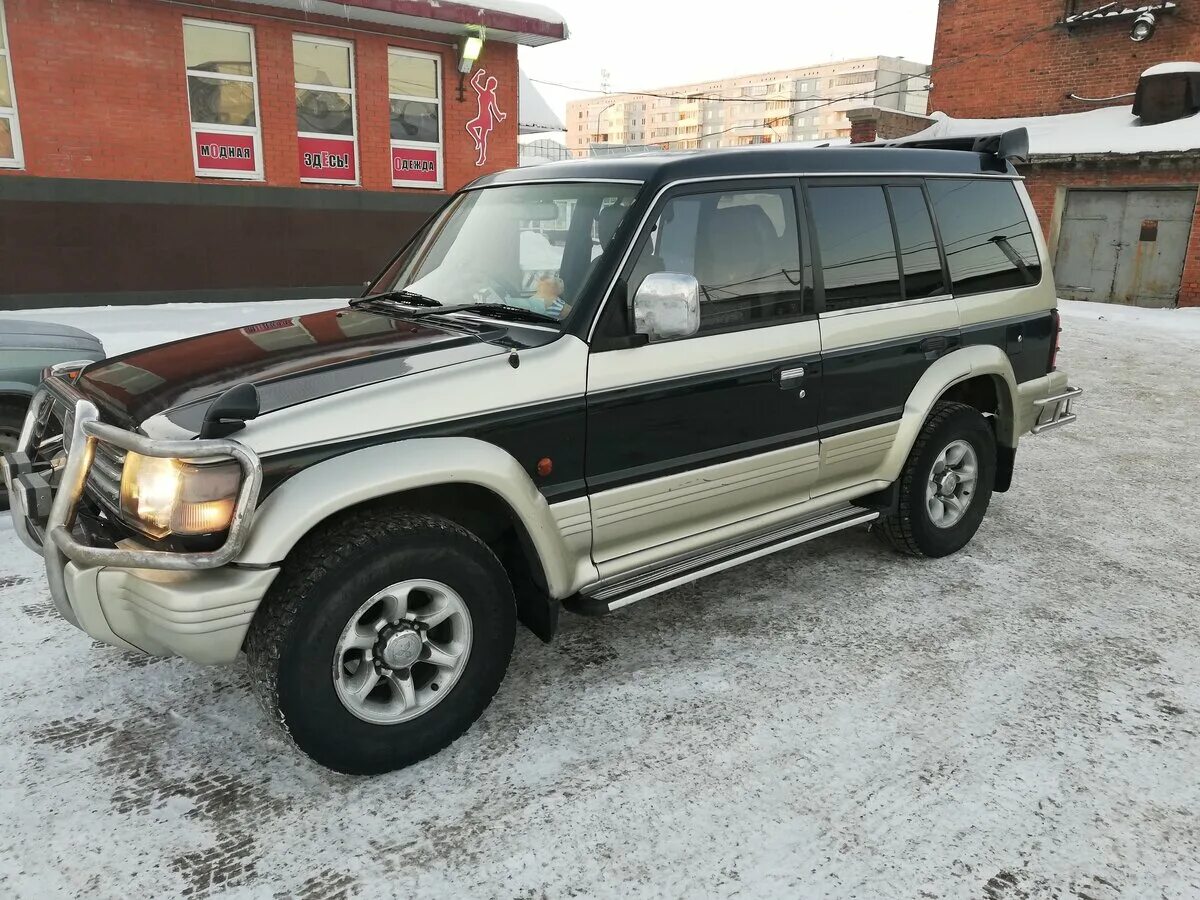 Паджеро 2.8 дизель купить. Mitsubishi Pajero 2 1993. Mitsubishi Pajero 1993. Митсубиси Паджеро 2 1993. Мицубиси Паджеро 1993.