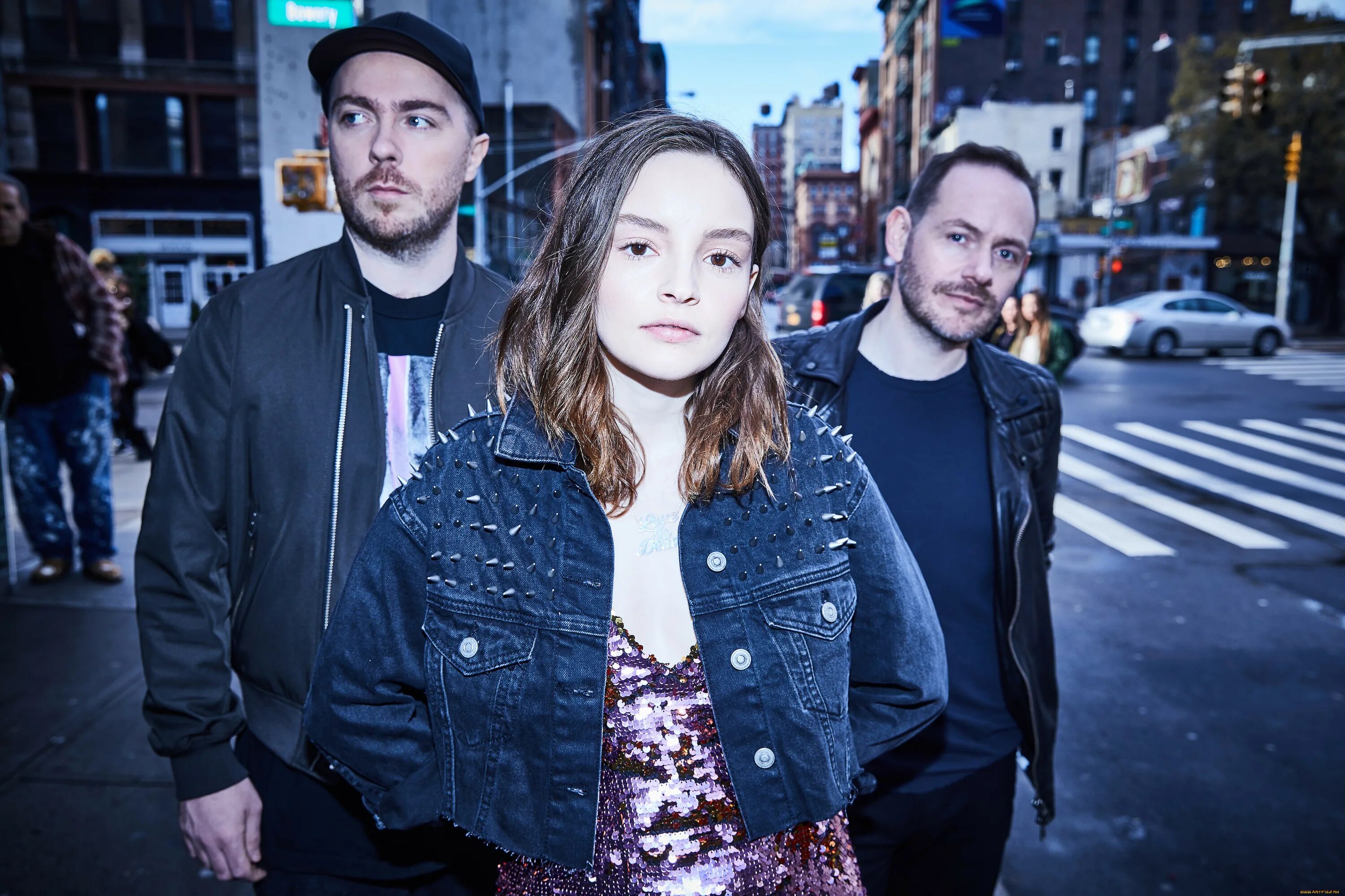 Chvrches британский музыкальный коллектив. Chvrches. Chvrches британский музыкальный коллектив. Музыка chvrches. Лорен мэйберри.