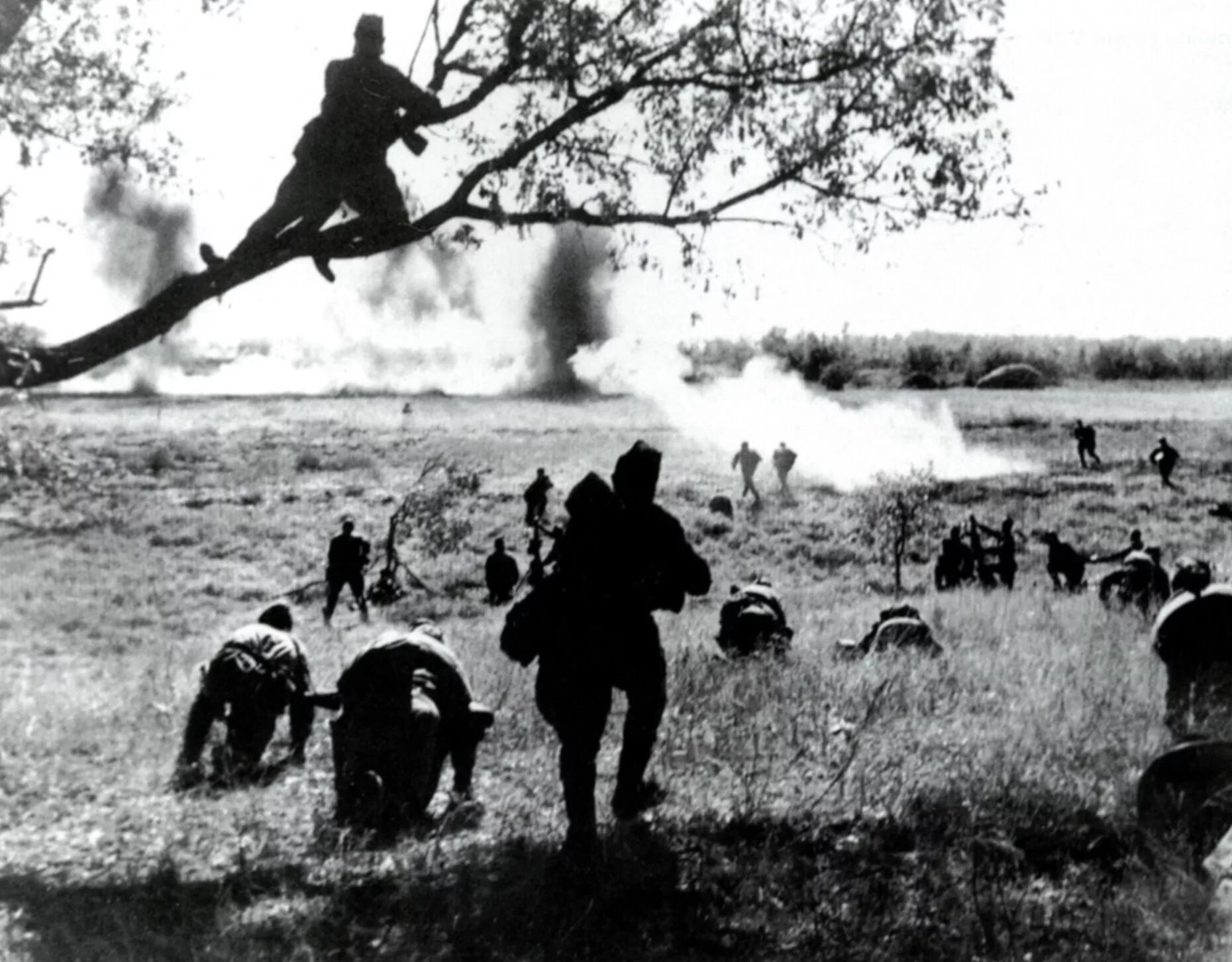 Нападение п. Курская битва июль август 1943. Атака русских солдат Курская битва. Бой Курская дуга 1943.
