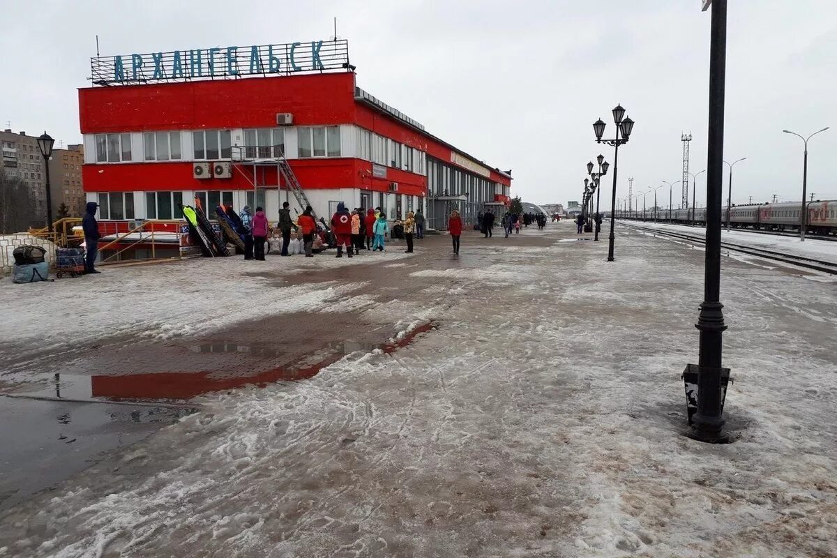 Ржд архангельск телефон. Ж/Д вокзал Архангельск. Железнодорожный вокзал Архангельск. Вокзал Архангельск город. ЖД вокзал Северодвинск.