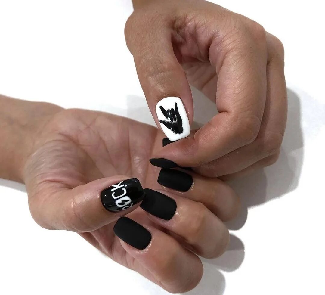 Дизайн ногтей рок. Рок маникюр на короткие ногти. Дизайн ногтей в стиле рок. Маникюр чёрный на короткие ногти в рокерском стиле.