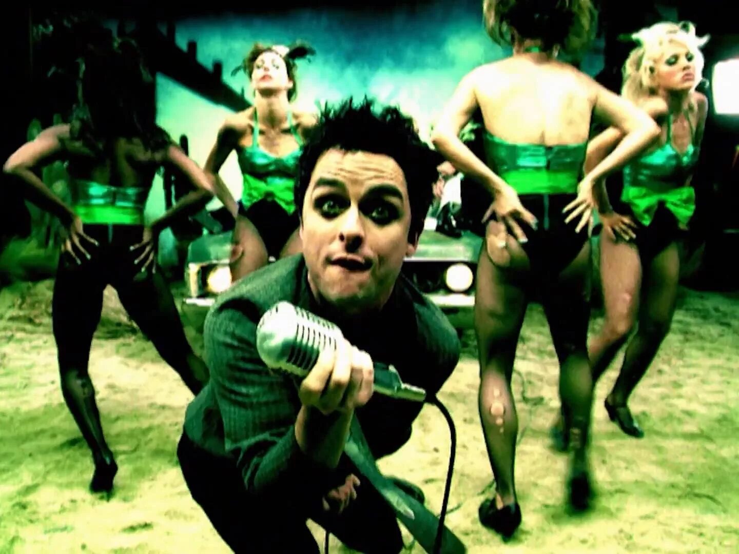Веселые зеленые песня. Грин дей Холидей. Green Day Holiday. Грин дей Холидей клип. Альбом Green Day Holiday.
