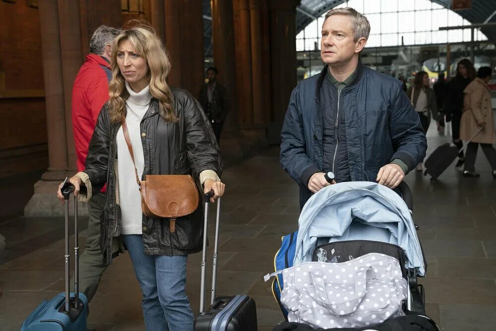 Родители 4 с 2020 г. Мартин Фримен сериал родители. Сериал родители года 2020 Мартин Фримен. Родители года сериал Великобритания. Родители года сериал 2020.