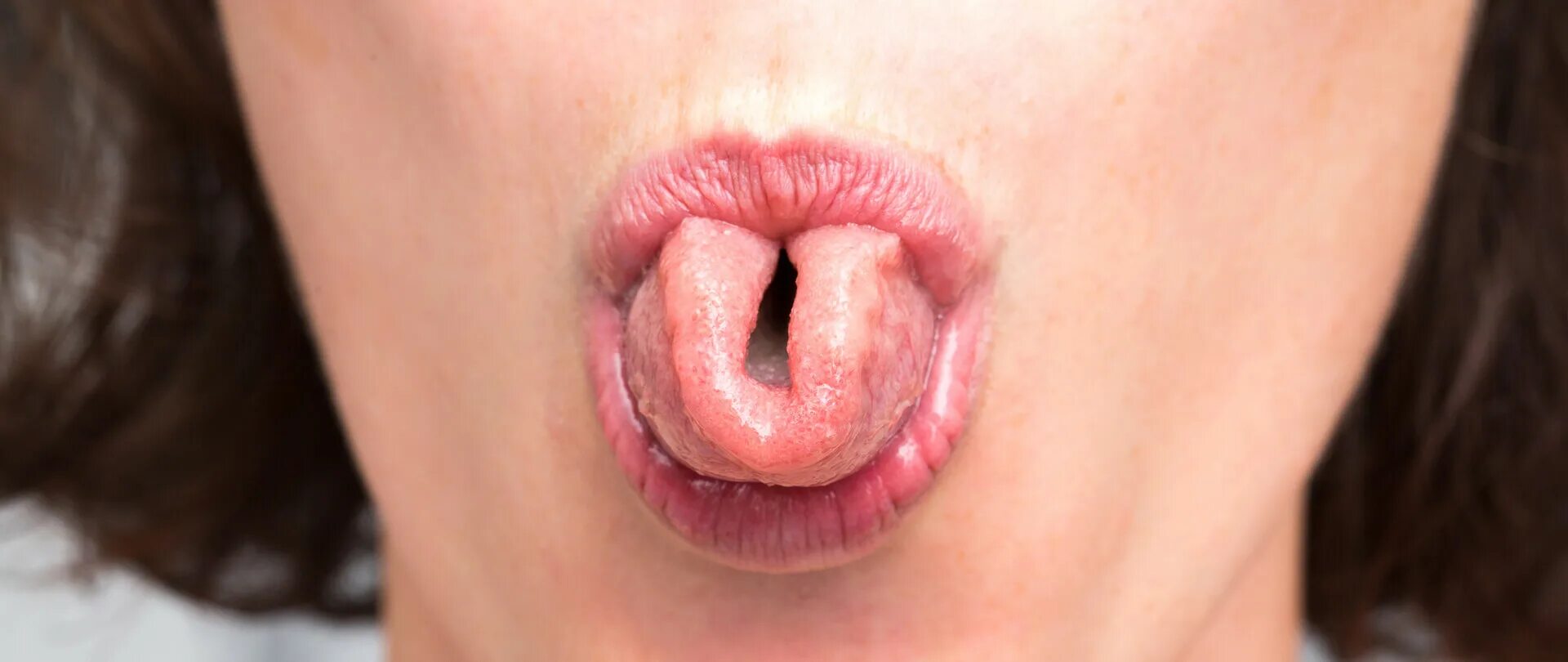 артикуляционная гимнастика маятник. разные движения языком. артикуляционная гимнастика чашечка. положение губ. мимика губ.