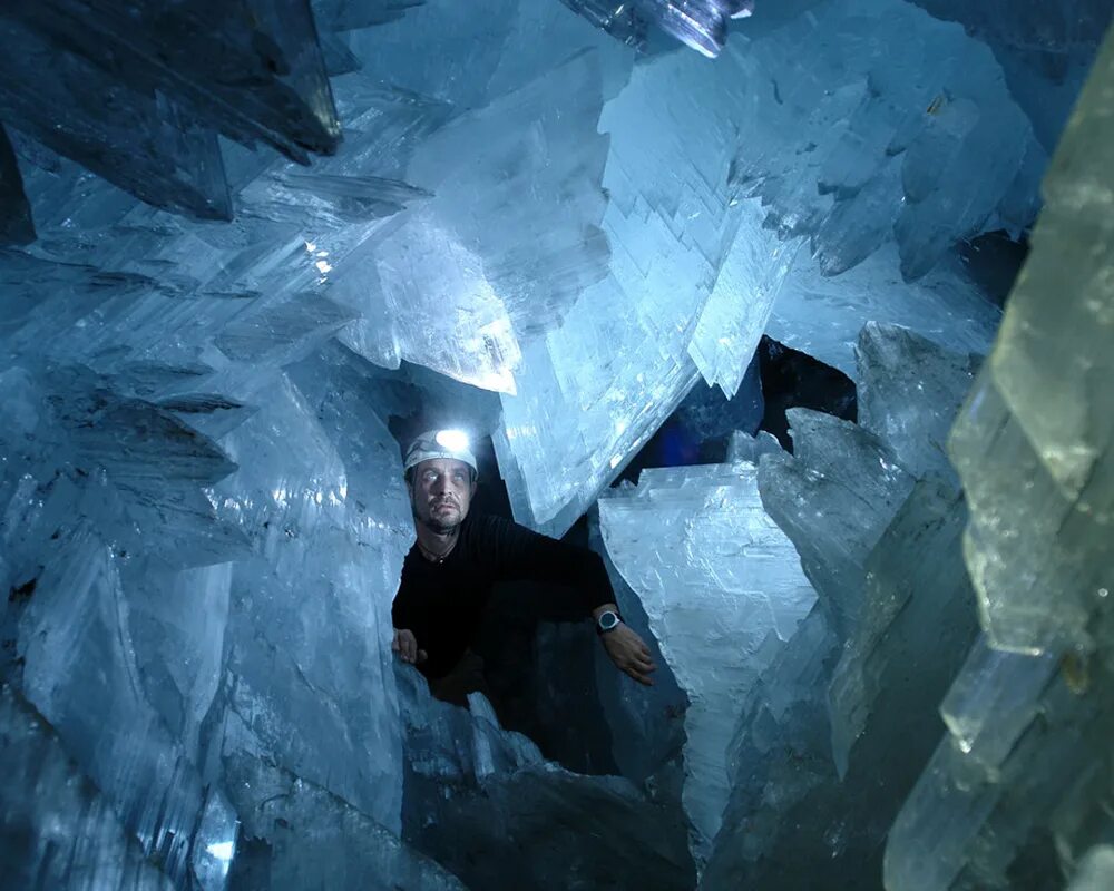 Кристальные люди. Кристальная пещера в Мексике. Кристальная пещера гигантов Мексика. Пещера кристаллов в Мексике. Пещера Найка Мексика.