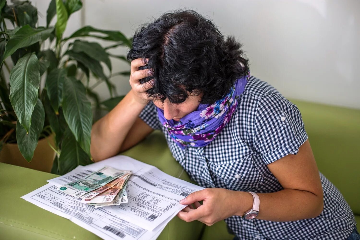 огромные долги людям.