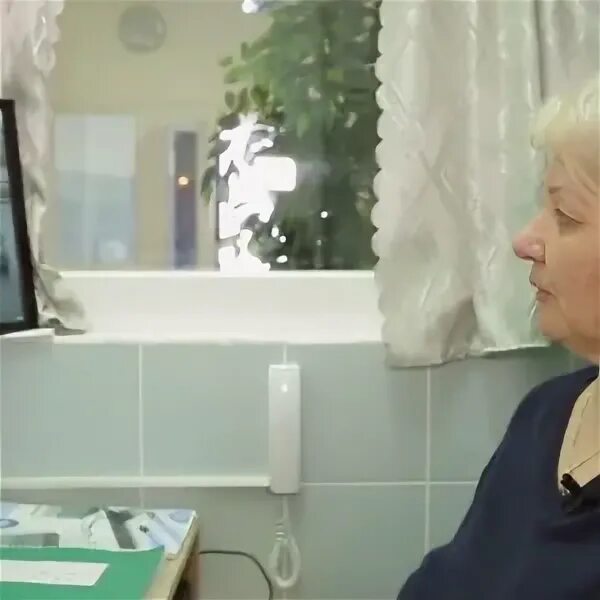 Консьерж в москве. Качества консьержки. Стойка консьержа в подъезде. Работа консьерж с проживанием. Сторож вахтер.