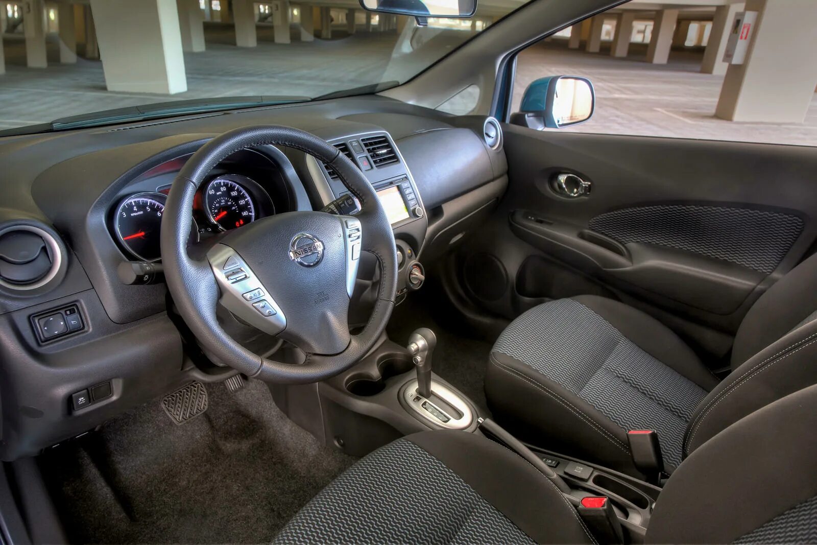 Ниссан ноут обзор. Nissan Versa Note 2015. Nissan Versa 2013. Nissan Versa 2014. Nissan Note салон.