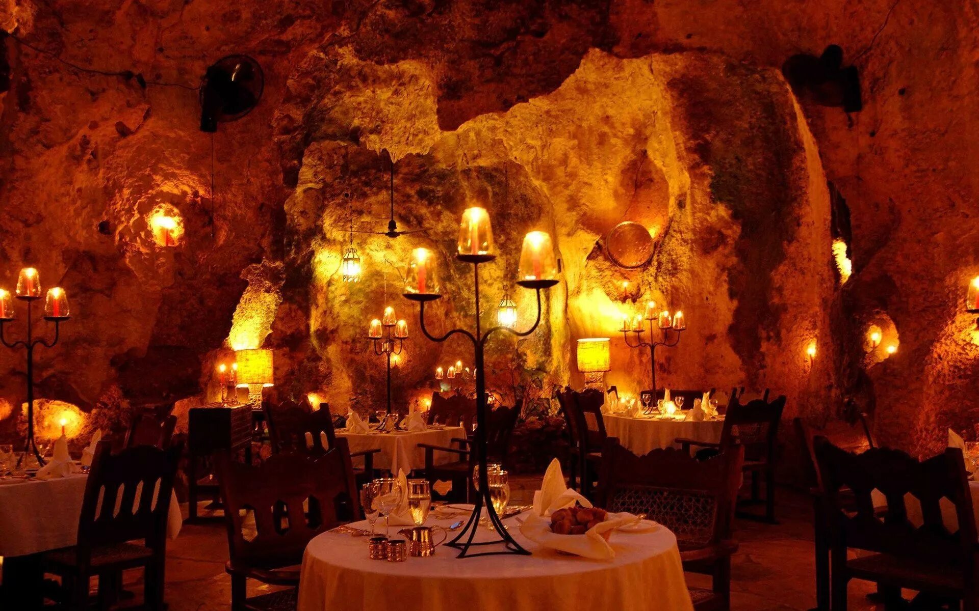 Липцы пещеры. Ali Barbour’s Cave Restaurant – Кения.. Ali Barbour's Cave Restaurant ресторан. Ресторан в пещере Кения. Ресторан пещера в Москве.