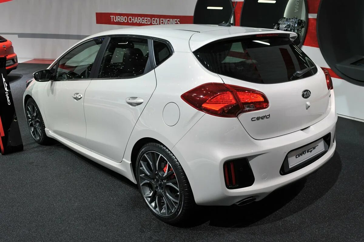 Сид турбо. Kia Ceed 2013 хэтчбек. Kia cee'd gt 2013. Ceed gt 2011. Кия СИД 2014 хэтчбек.