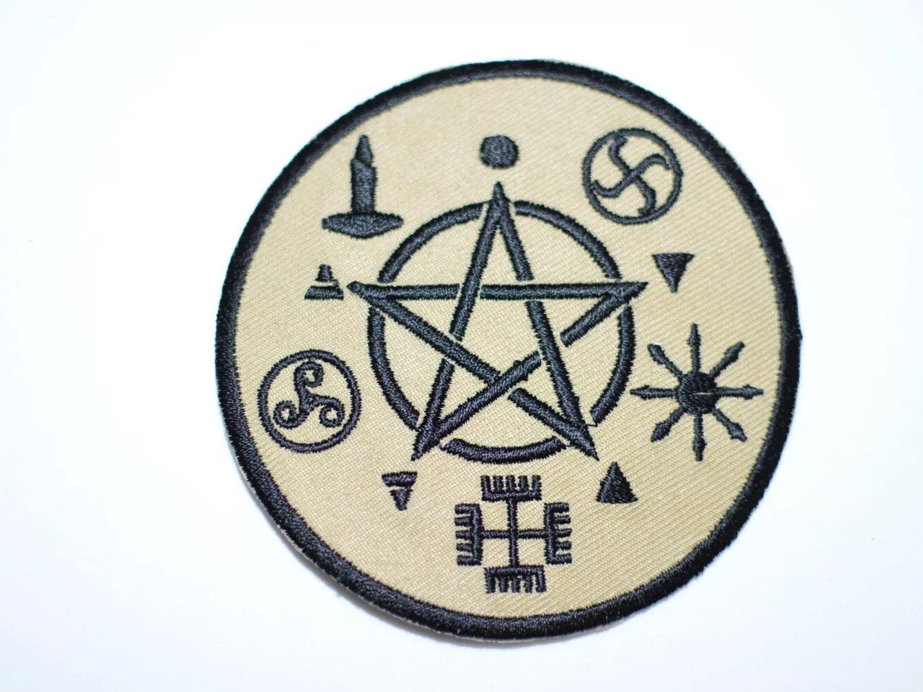 Викканская магия символы магический пентакль. Викканство пентаграмма. Ведьминская пентаграмма. Пентакль ведьмы