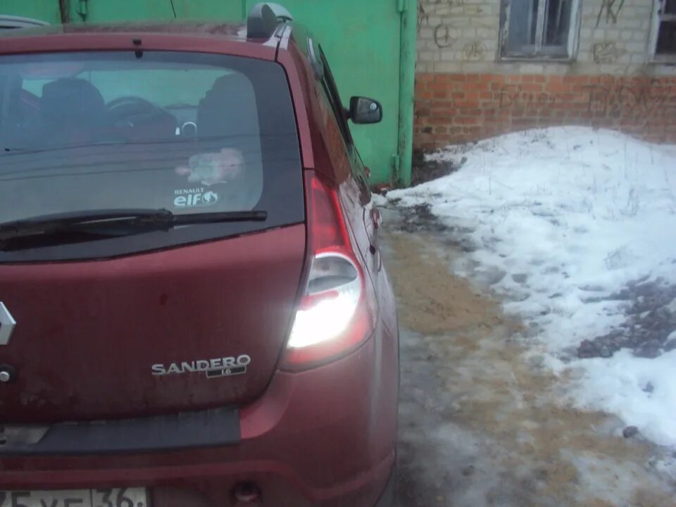 Задняя противотуманная фара renault sandero 2. Задние led фонари на рено сандеро 1. Лампочка заднего хода рено сандеро 1. Лампочки в задних фонарях рено сандеро. Лампа заднего габарита рено логан 1.