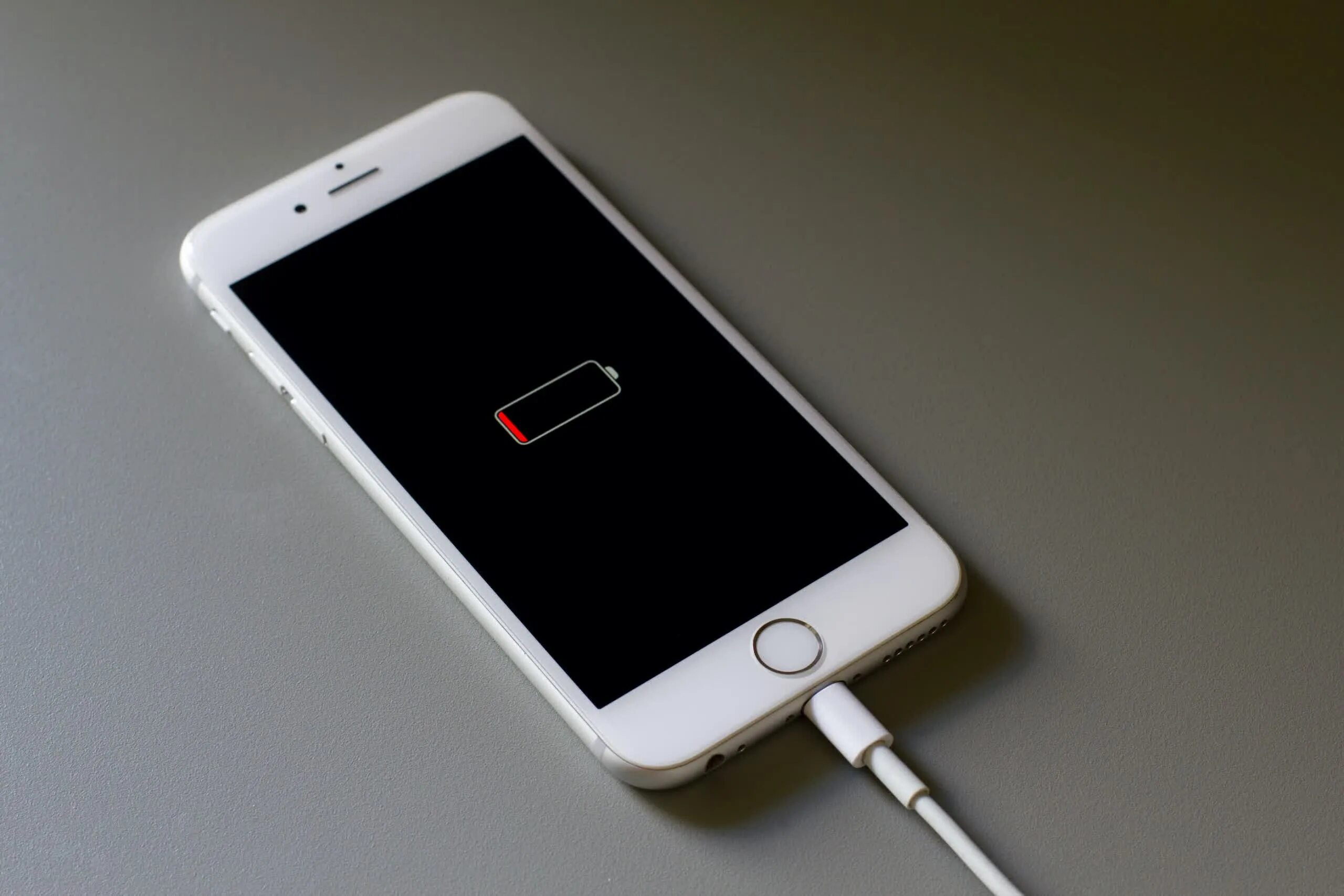Как проверить как заряжается телефон. Iphone charging. как узнать заряжается ли айфон. айфон 8 есть ли разъем для наушников. как понять заряжается ли выключенный айфон.