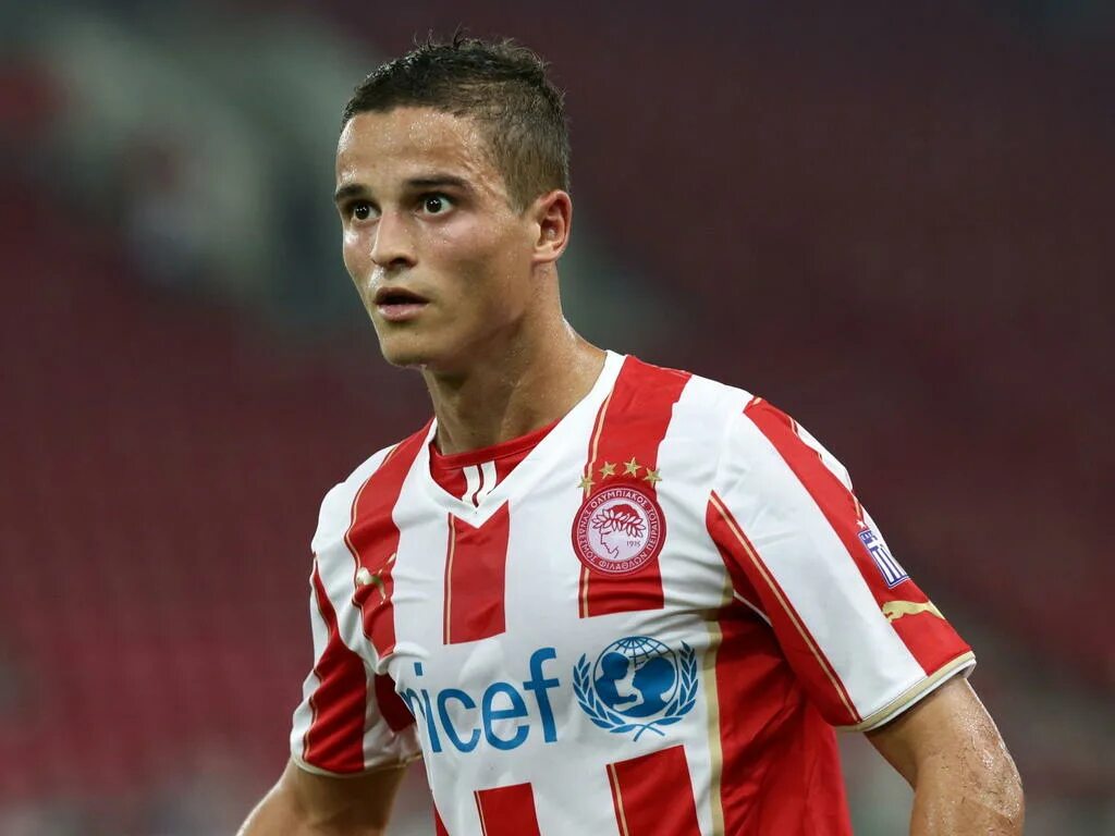 Аффелай сейчас. Afellay футболист. Afellay футболист. Афеллай. Афеллай футболист барселона.