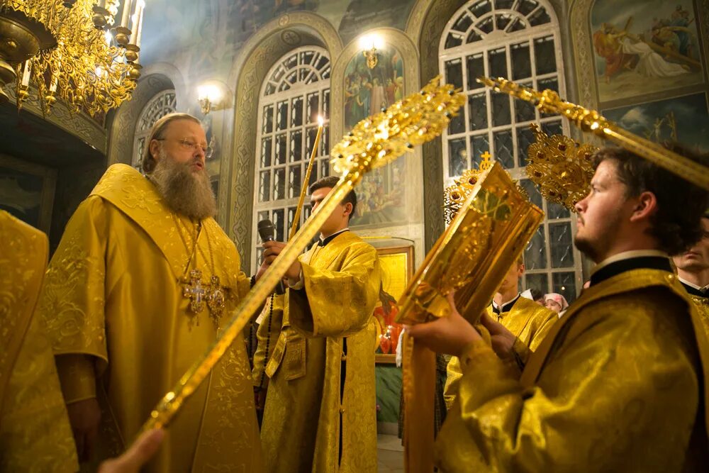 Настоятель храма преполовение ростов на дону. Церковь преполовения пятидесятницы в филипцево. Ростов церковь преполовения пятидесятницы. Собор рождества пресвятой богородицы г ростов на дону изнутри. Храм преполовения ростов-на-дону.