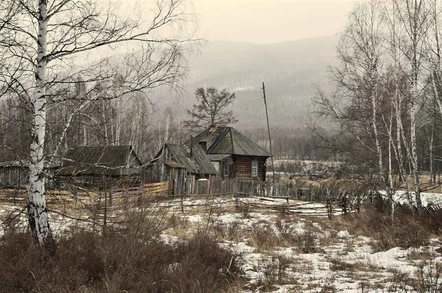 Домик на самой окраине песня. Домик на окраине. Домик на окраине картинки. Старый дом на окраине. Окраина.