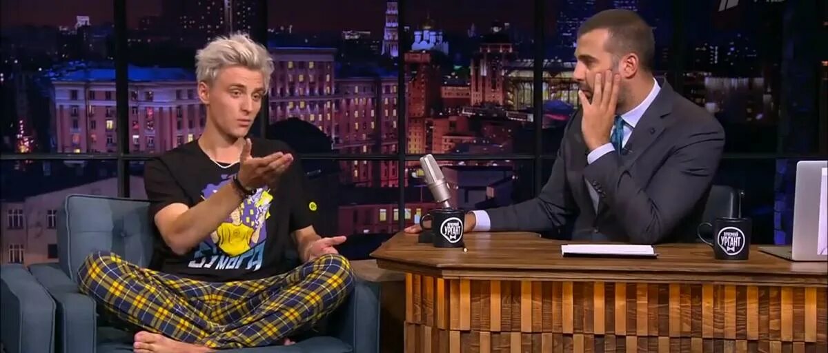 Исупов дмитрий сергеевич. Вечерний ургант а4 влад бумага. Ричард спейт младший и роб бенедикт. Пассажиры фильм бармен артур. Интервью 4.