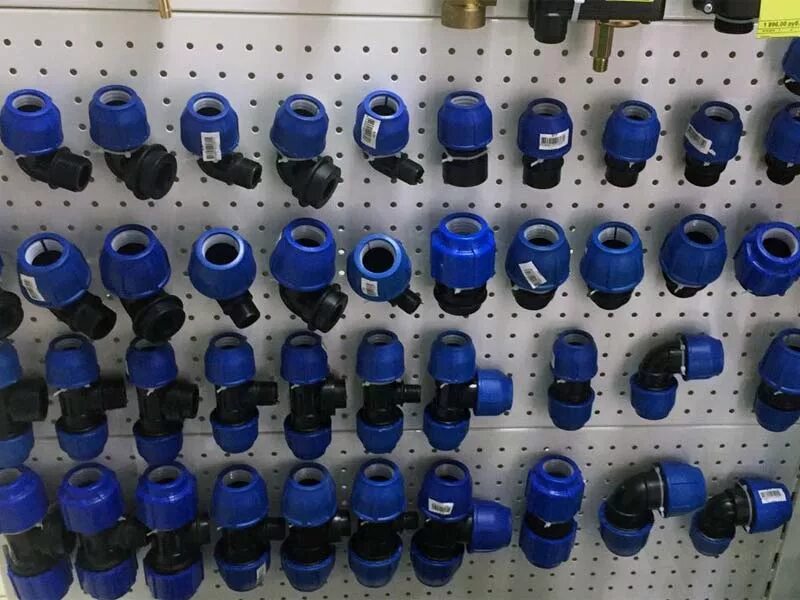 Выкладка в магазине сантехники. Магазин сантехники фитинги. Полипропилен трубы и фитинги valfex. Магазин сантехники фитинги. Магазин сантехника фитинги.