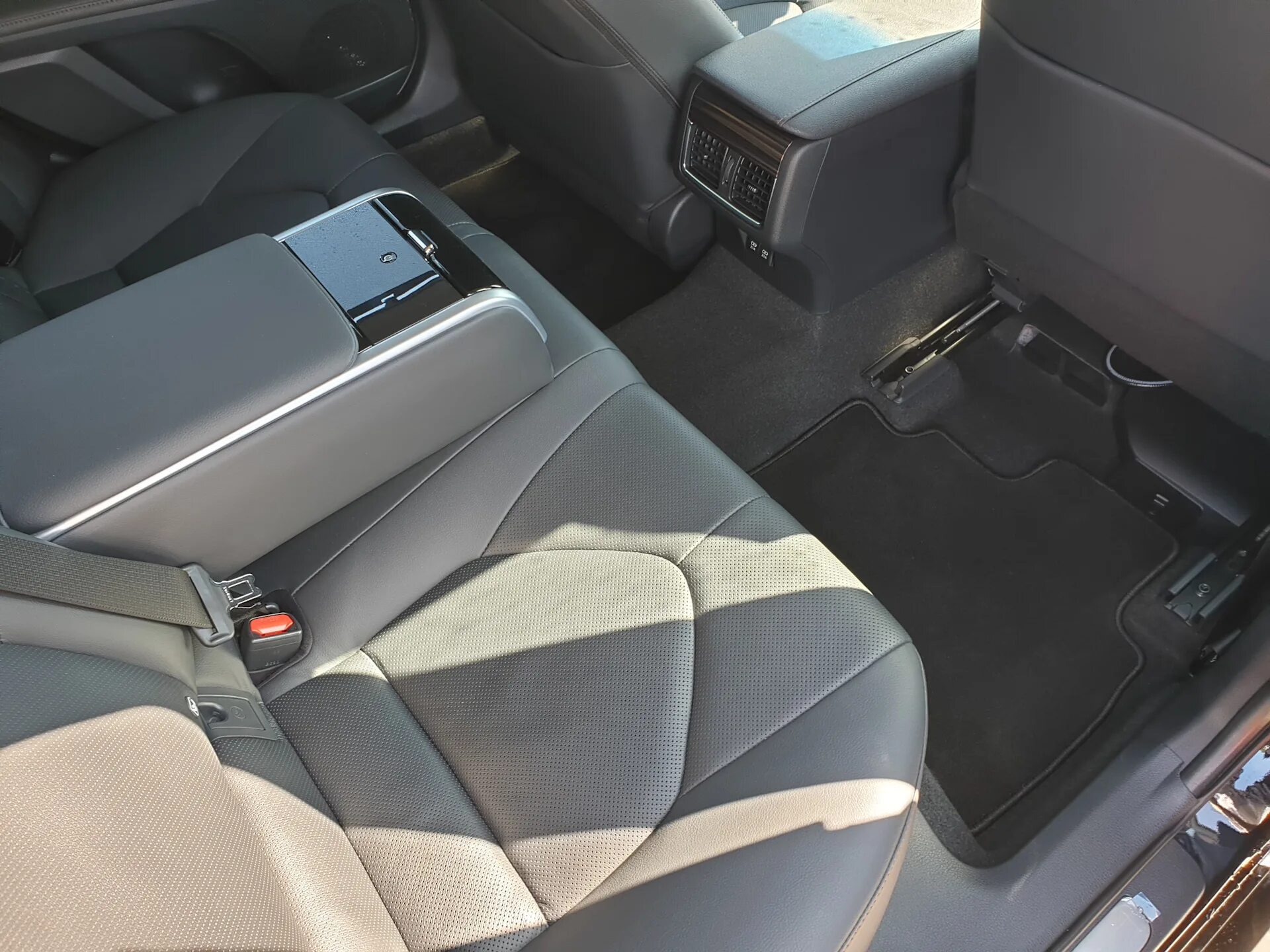 Как открыть камри 40. Подлокотник toyota camry 50. подлокотник задний камри 50. задний подлокотник камри 70. задний подлокотник на камри 2025.