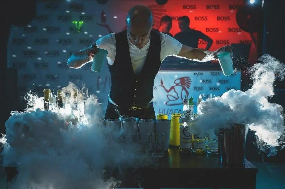 Не бармен show как зовут. Макс полоз бармен шоу. бармен шоу москва. флейринг бармен.
