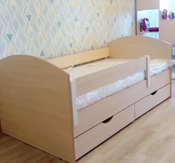 Недорогая детская кровать с бортиком