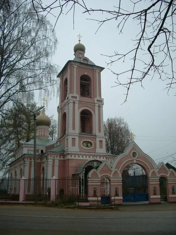 Храм Шарапово Одинцовский. Церковь село Шарапово. Церковь Шарапово Одинцовский район. Успенская Церковь село Шарапово Одинцовский район.