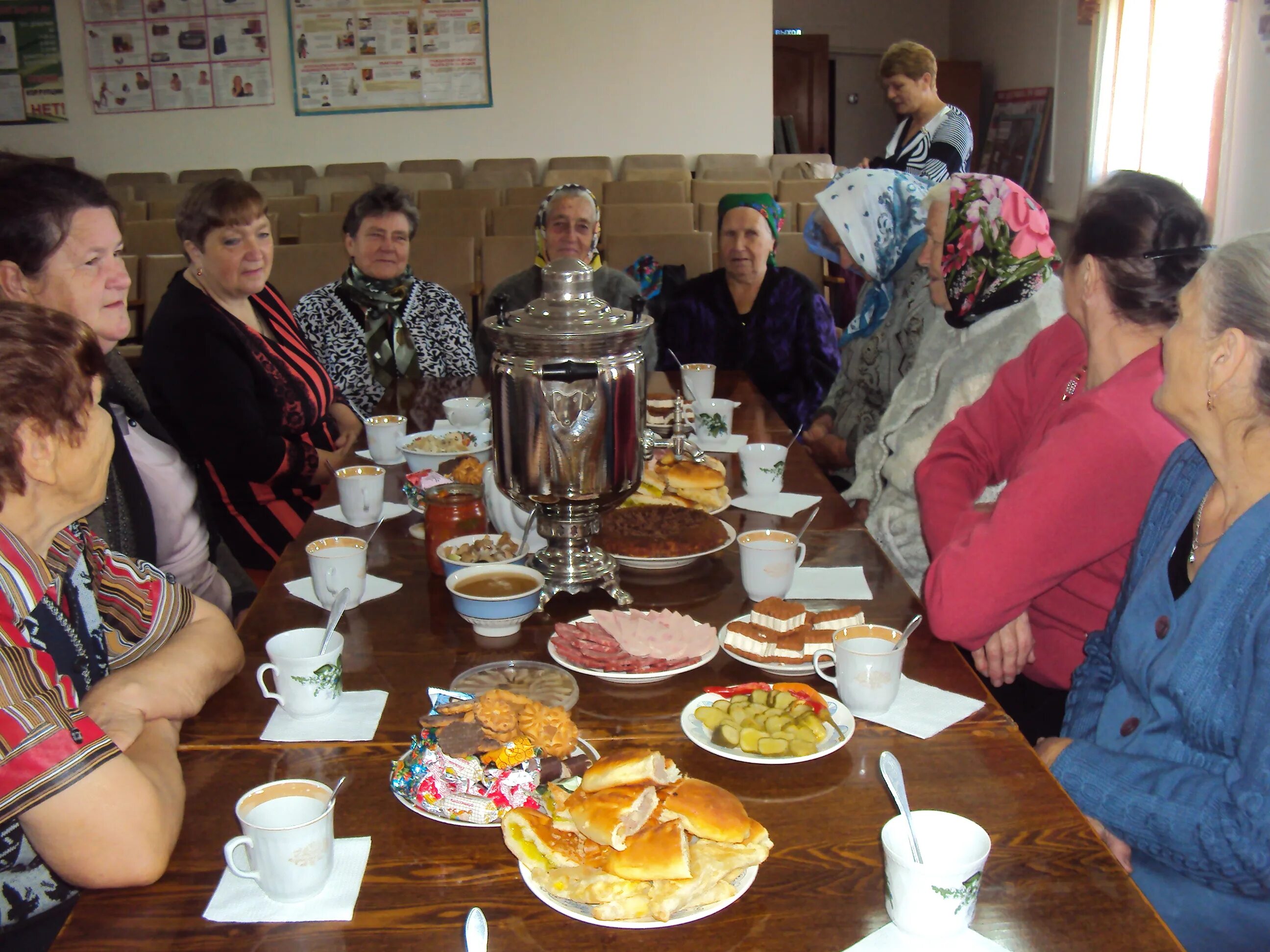 Международный день чая 2025. Праздник чая. международный день чая. мероприятие чайные посиделки. выездное мероприятие с чаепитием.